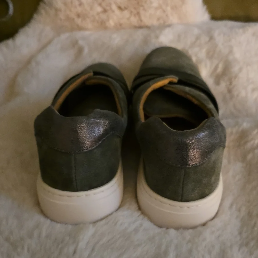 NWOB Comfortiva Women's Slip-On Leather Suede Loafers - Dark Gray-Size 10 - Picture 3 of 4